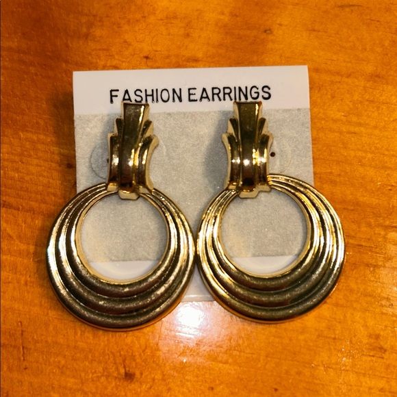 Jewelry - Classic Gold Tone Double Ring Post Earrings Vintage 80s